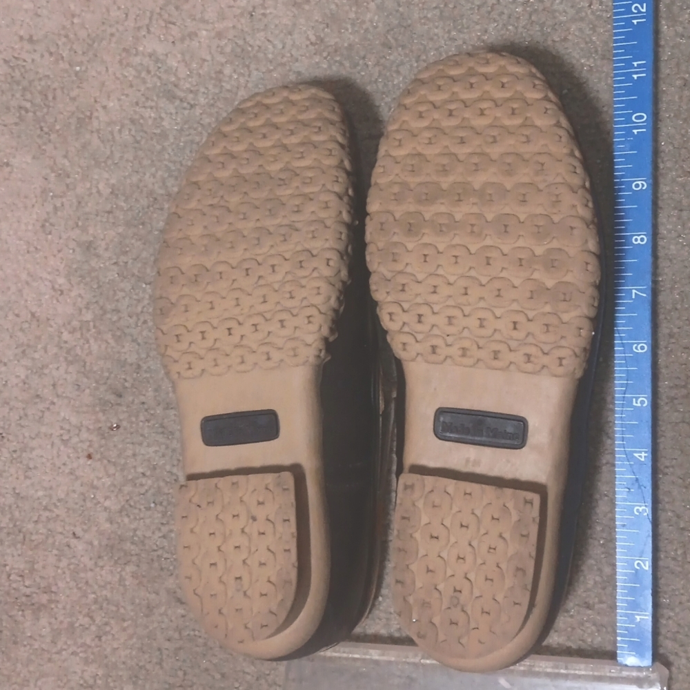 L.L. Bean Black and Tan Rain & Snow Boots - Picture 8 of 11